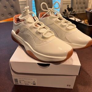 Nike Women Jordan 11 CMFT Low - size 9 Brand New